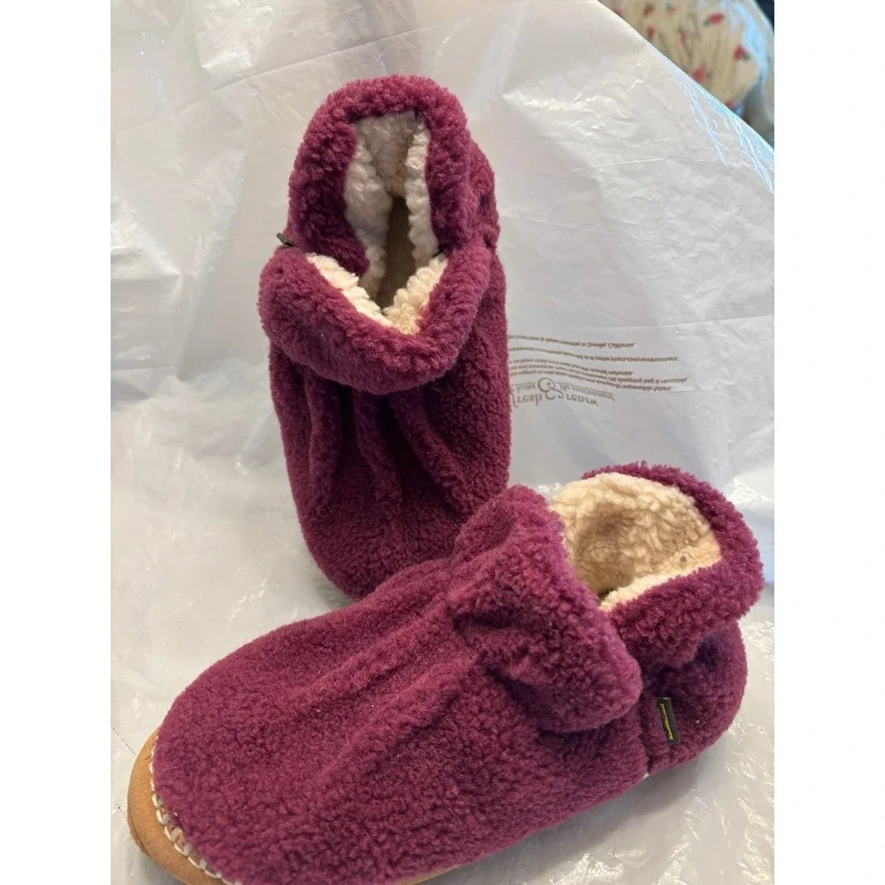 L.L. Bean Berry Slippers Size‎ 5-6